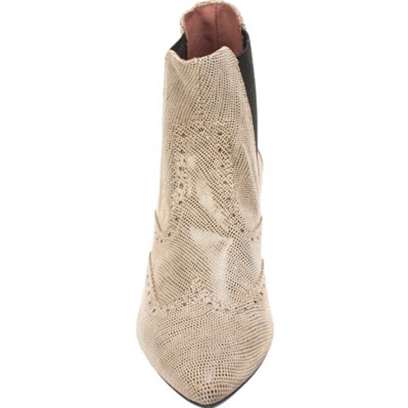 ITALY Summit Adella Animal Print Leather Fashion Boot Pointed Toe Chelsea Bootie - Picture 2 of 9